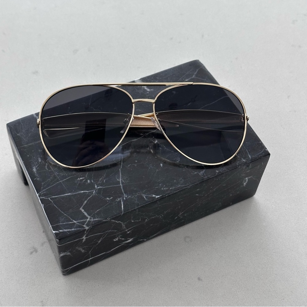 SCULTURA OVERSIZED AVIATOR SUNGLASSES IN GOLD & BLACK